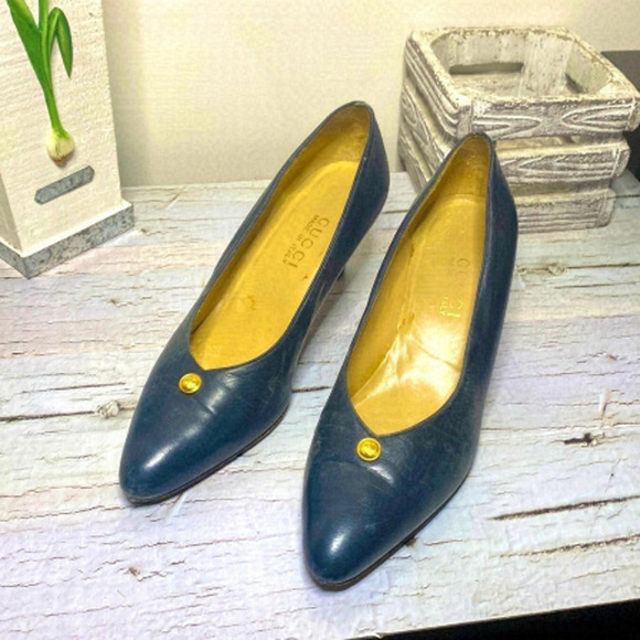 🌷Gucci 🌷Authentic Vintage Navy Blue Gold Gem Heel Leather Pumps From Italy 🇮🇹 - Picture 2 of 8